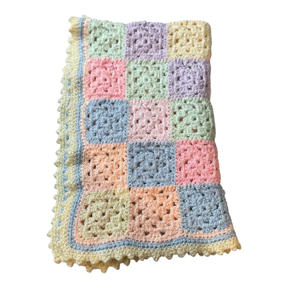 Vintage 80s Pastel Granny Square Baby Blanket‎ Crochet Knit Cottage Core Nursery - Picture 6 of 6
